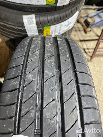 Delinte DS2 215/65 R16 102H