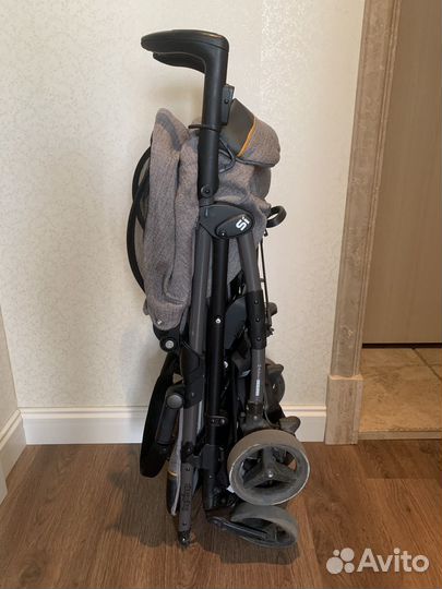 Прогулочная коляска peg perego трость