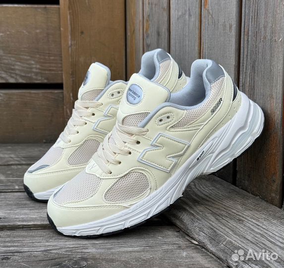 Мужские кроссовки New Balance 2002R светлые летние