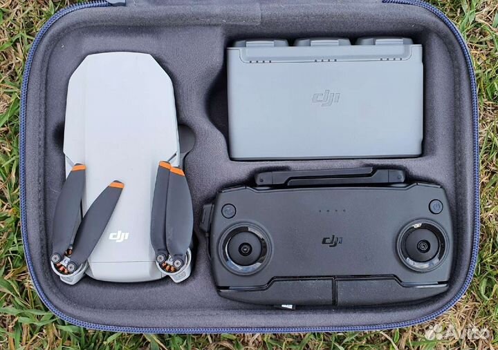 Квадрокоптер DJI Mini SE Fly More Combo