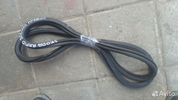 Уплотнитель двери правый Skoda Rapid шкода рапид