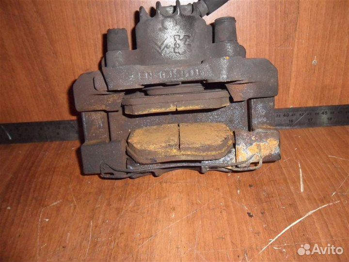 Тормозной суппорт передний правый Peugeot 308 4A