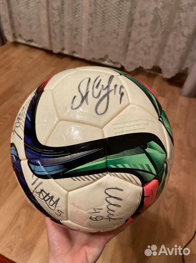 Футбольный мяч с автографами игроков фк локомотив
