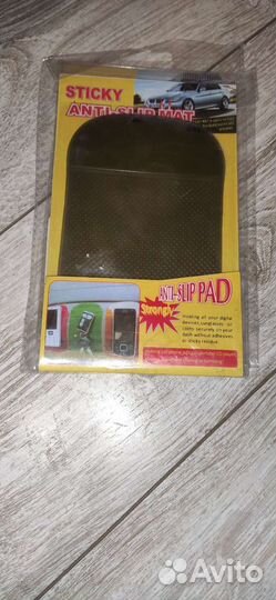 Коврик для телефона в машину