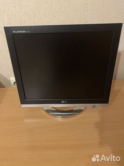 Монитор LG L1720