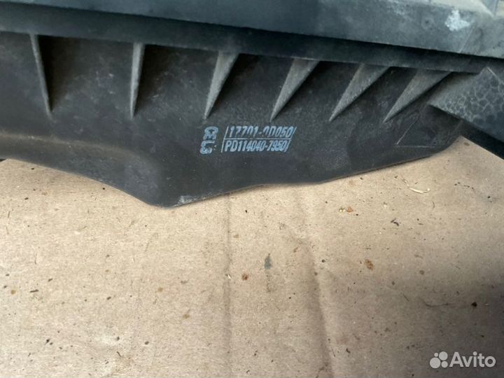 Корпус воздушного фильтра Pontiac Vibe 1G LV6