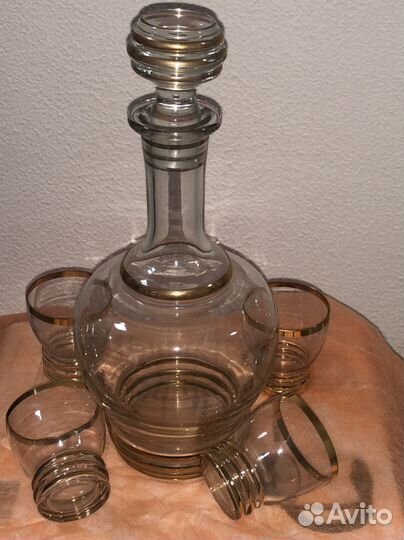 Графин и 4стопки.Позолота,стрекло.Отличное состо