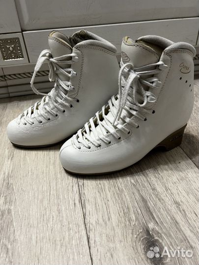 Ботинки для фигурного катания
