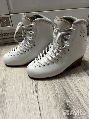 Ботинки для фигурного катания