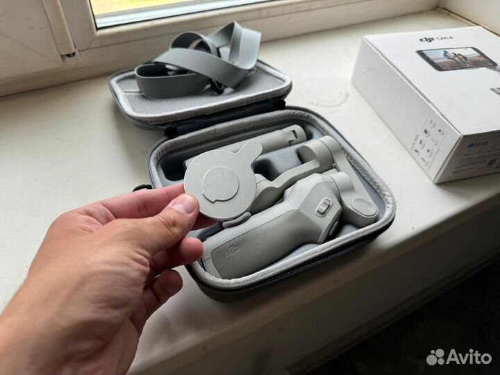 Стабилизатор для смартфона DJI Osmo Mobile 4