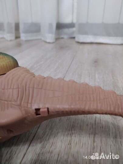 Динозавр на батарейках