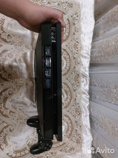 Sony PS4 Slim