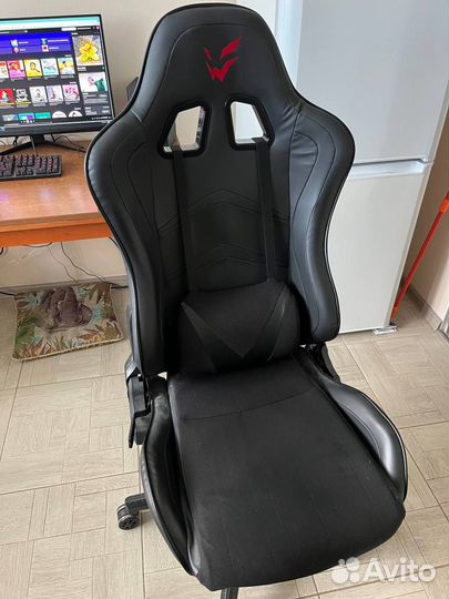 Игровой компьютер с монитором, креслом и тд