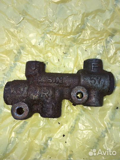 Регулятор давления тормозов передний Дайхатсу