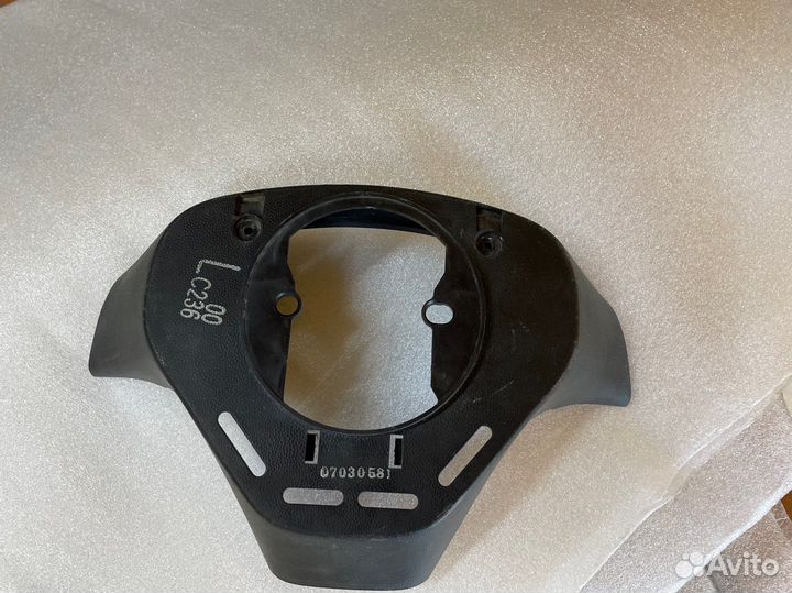 Задний кожух руля мазда 3 бк