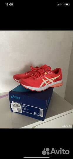 Кроссовки женские