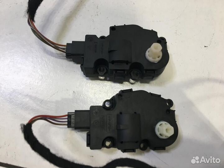 Сервопривод заслонок печки Porsche Cayenne 958