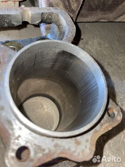 Цилиндры с поршневыми уд-2