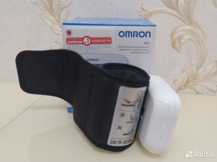 Тонометр на запястье omron