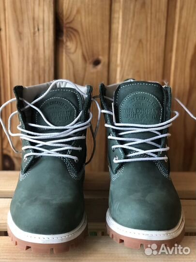 Женские ботинки зимние зеленые