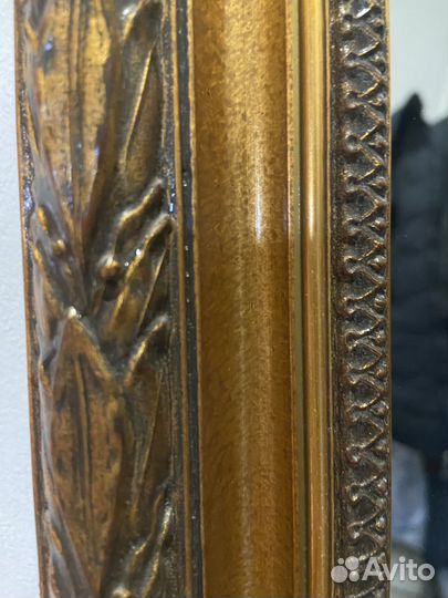 Зеркало в багетной деревянной раме