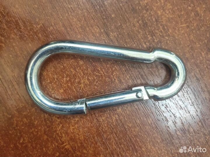 Страховочный карабин на легковой прицеп