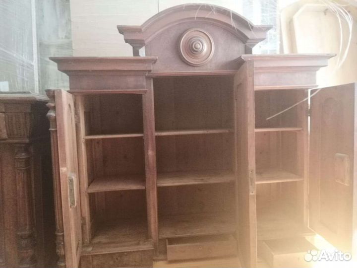 Старинный буфет