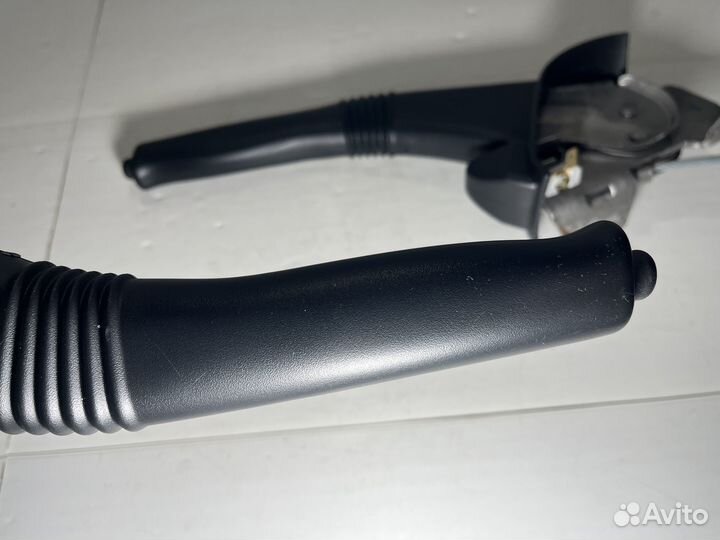 Рычаг стояночного тормоза Renault Logan 2 L8