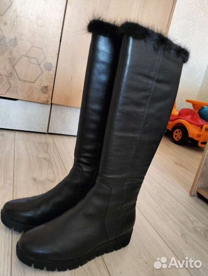 Зимние женские сапоги