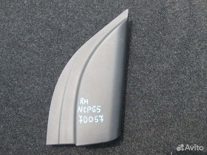 Уголок двери передний правый Toyota Ist NCP65