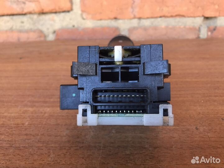 Переключатель поворотов Mitsubishi Outlander XL