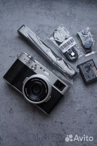 Fujifilm X100V silver/black