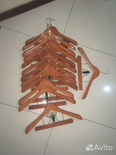 Вешалка деревянная