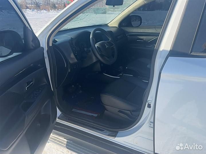 Mitsubishi Outlander 2.0 CVT, 2020, 30 000 км