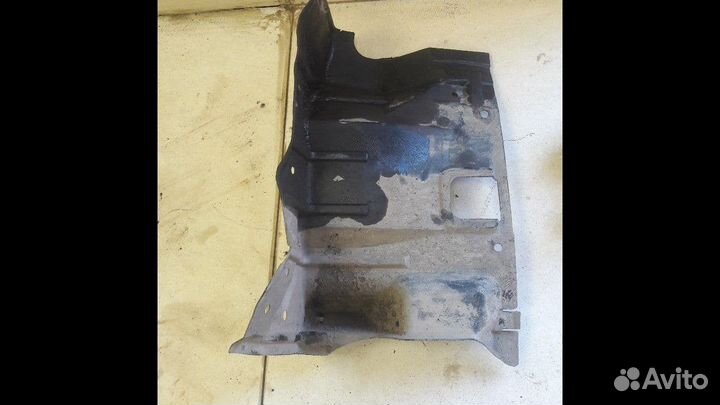 Пыльник двигателя правый Mitsubishi Lancer