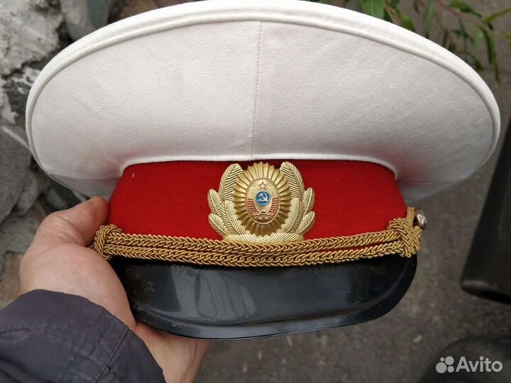 Форма и фуражки милиции СССР см. описание