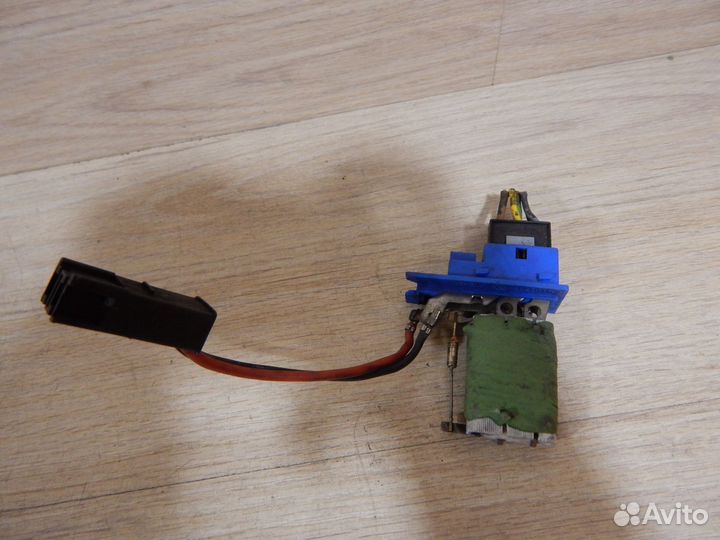 Резистор отопителя салона Opel Vectra B