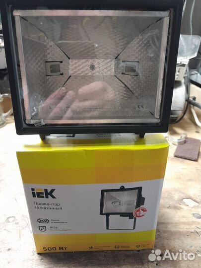 Прожектор галогенный