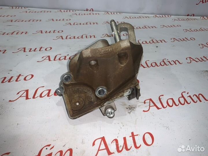 Кронштейн двигателя правый Ford Focus 3 1.6 2015