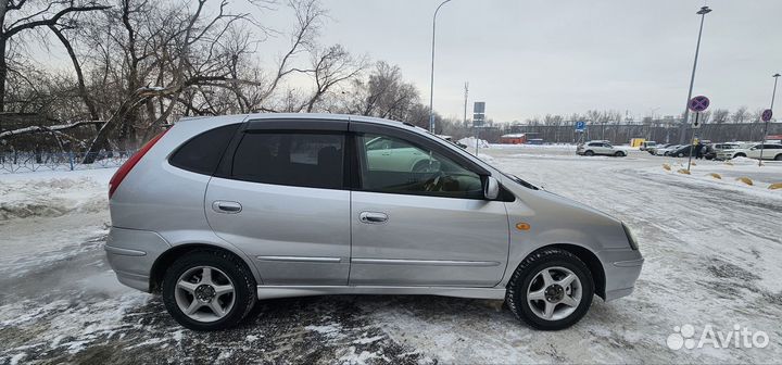 Nissan Tino 2.0 CVT, 2001, 250 000 км