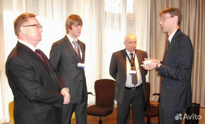 Синхронный переводчик, диктор, лектор