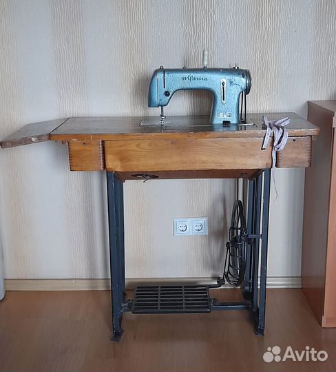 Швейная машинка 