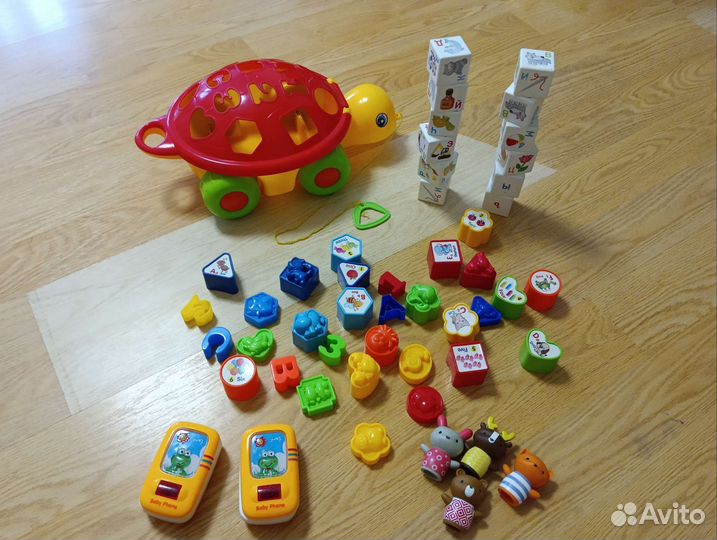 Развивающие игрушки для малышей пакетом