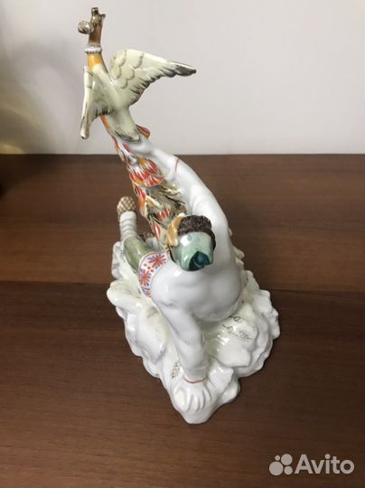 Статуэтка фарфор