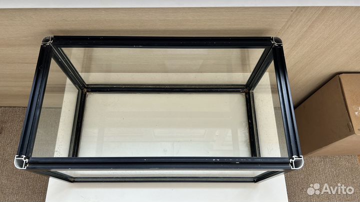 Вольер стеклянный