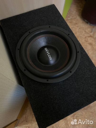 Сабвуфер вместе с коробом