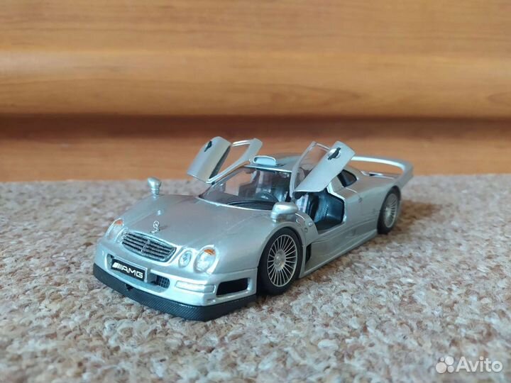 Коллекционные машинки фирма Maisto