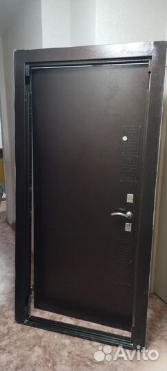 Дверь входная металлическая от застройщика