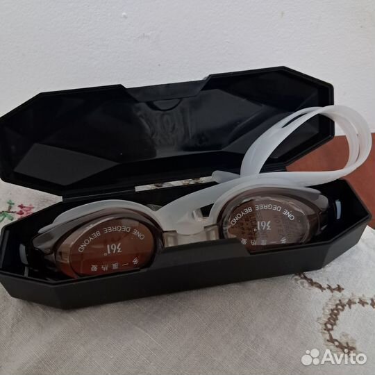 Шапочка и очки для плавания