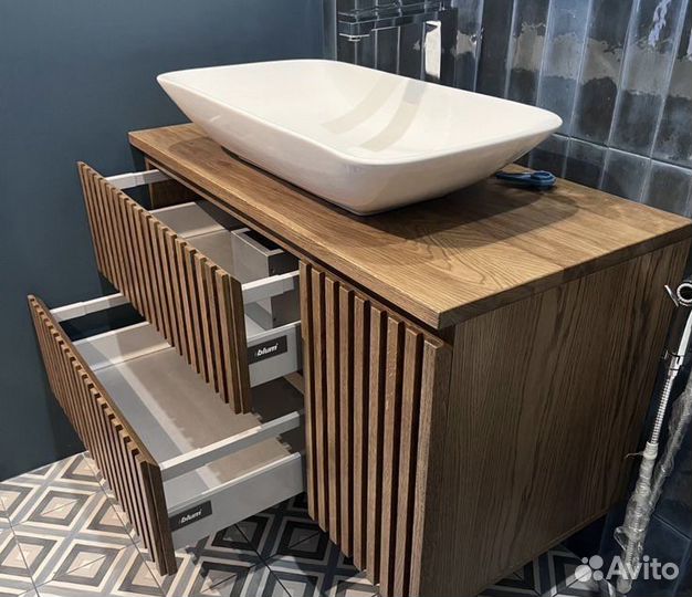 Тумба под раковину с реечными фасадами